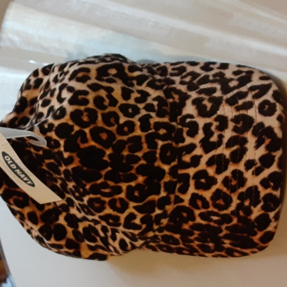Old Navy Accessories - NWT Cheetah print ball cap